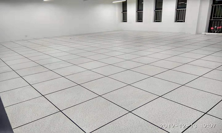 机房地板铺设一角 机房地板铺设一角